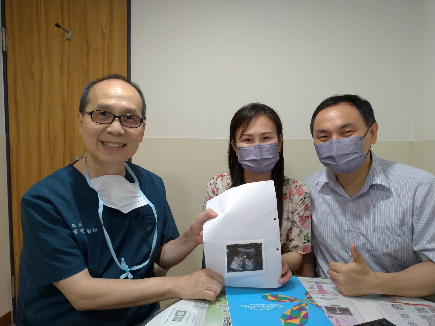 查出做側輸卵管水腫,建議手術。不幸的在手術時醫生判斷兩側都需摘除,天無絕人之路,也因此遇到了黃醫師,
