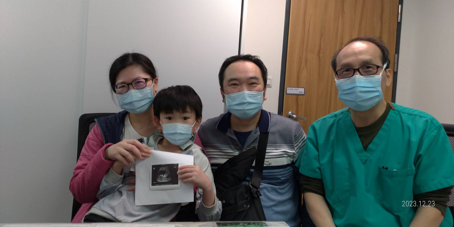 我跟很多來求診的媽媽一樣,AMH低加上我已42歲高齡,感覺就是難度很高的課題,最後再次感恩黃醫師團隊的協助及照顧!也祝福每位求子的媽媽平安順利!!