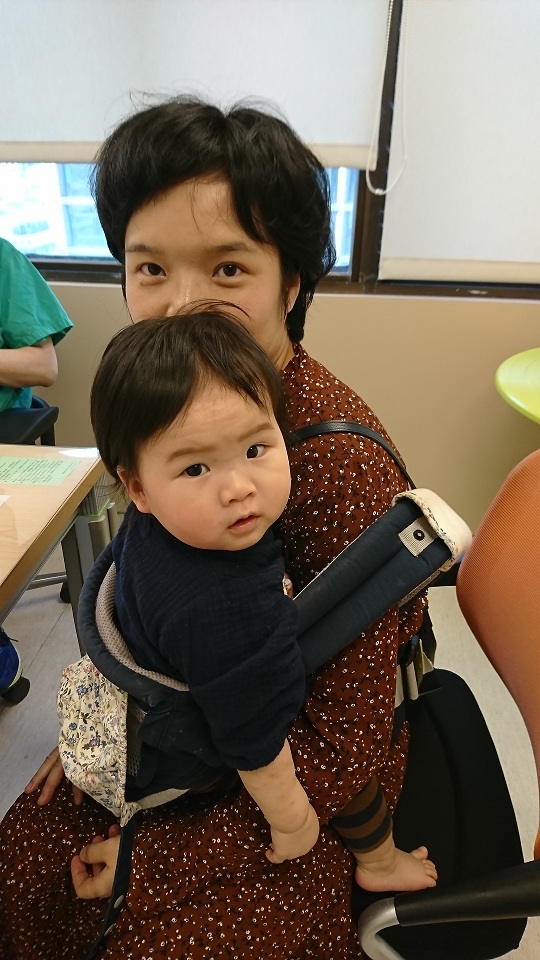 陳O芬帶寶貝回來看黃醫師